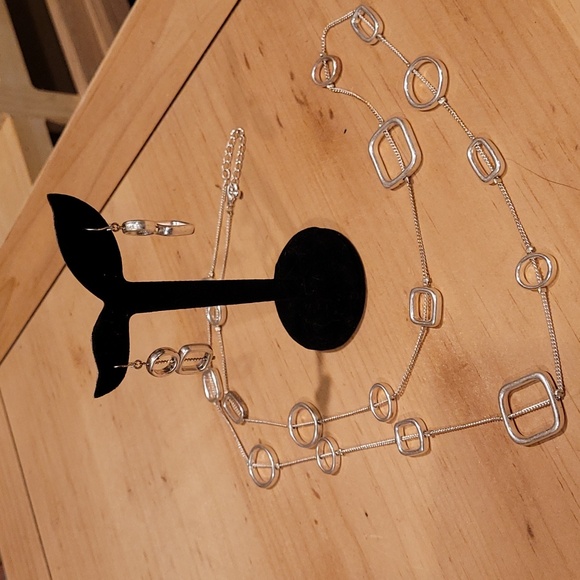 Jewelry - Silver Geometric Necklace and Earrings Set